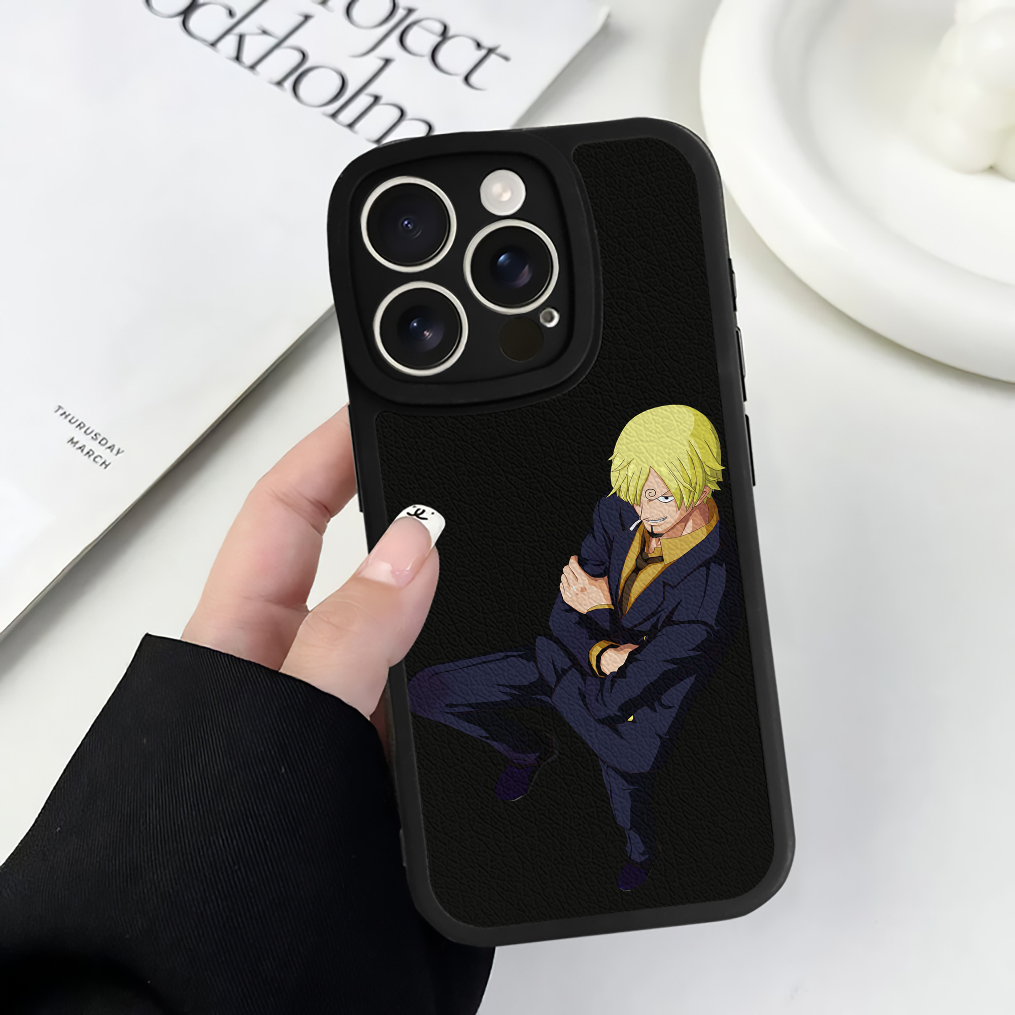 （画像用） ワンピース サンジ ONE PIECE Sanji 【iPhone 16シリーズ対応】シリコンスマホケース（レザー調） 材質：シリコン